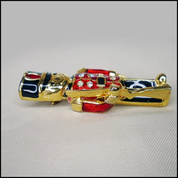 Toy Soldier Holiday Brooch Christmas Figural Pin with Rhinestones - 80s Vintage - Picture 5 of 11